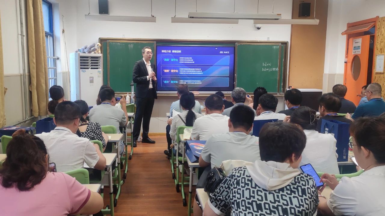 奧威亞AI賦能課堂循證，數(shù)據(jù)驅(qū)動精準(zhǔn)教研
